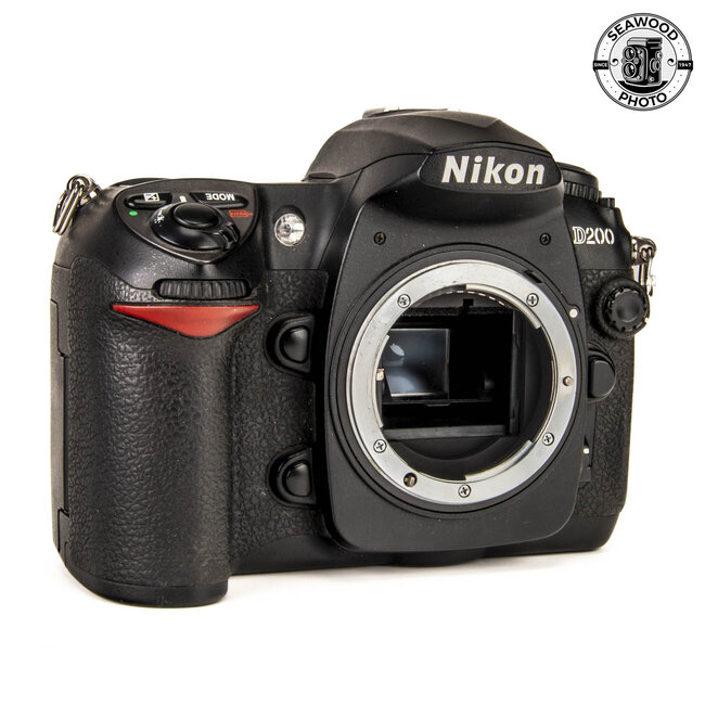 Nikon D200 10.2MP Body Only GOOD