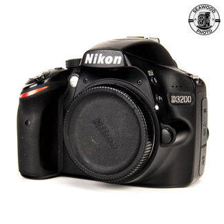 Nikon Nikon D3200 24.2 MP Body Only GOOD