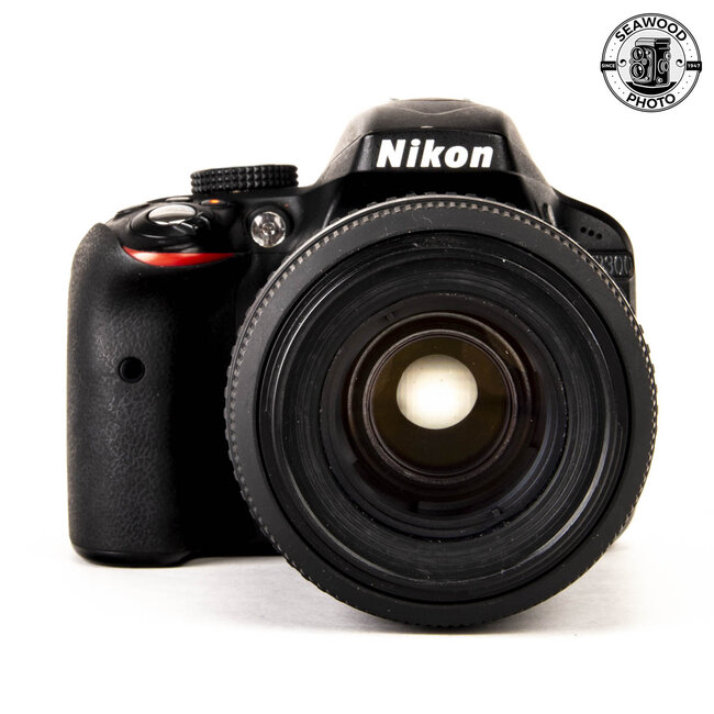 Nikon D3300 24.2 MP w/ 55-200mm f/4-5.6 GOOD