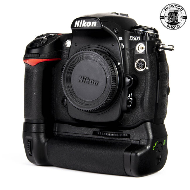 Nikon D300  Body 12.3MP w/ Battery Grip AS-IS