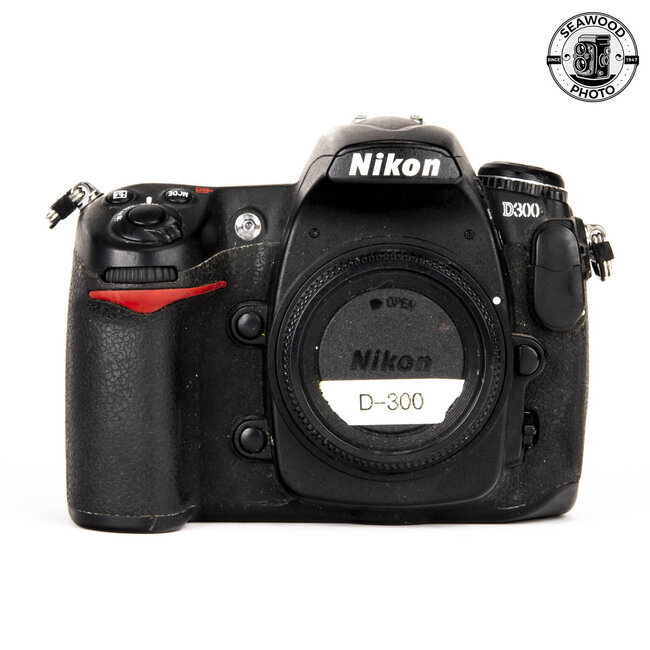 Nikon D300 12.3MP Body Only FOR PARTS