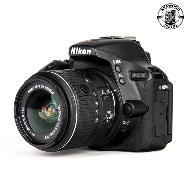 Nikon D5600 w/ 18-55mm f3.5-5.6G II LIKE NEW