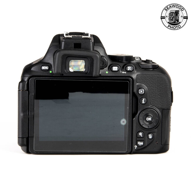 Nikon D5600 w/ 18-55mm f3.5-5.6G II LIKE NEW