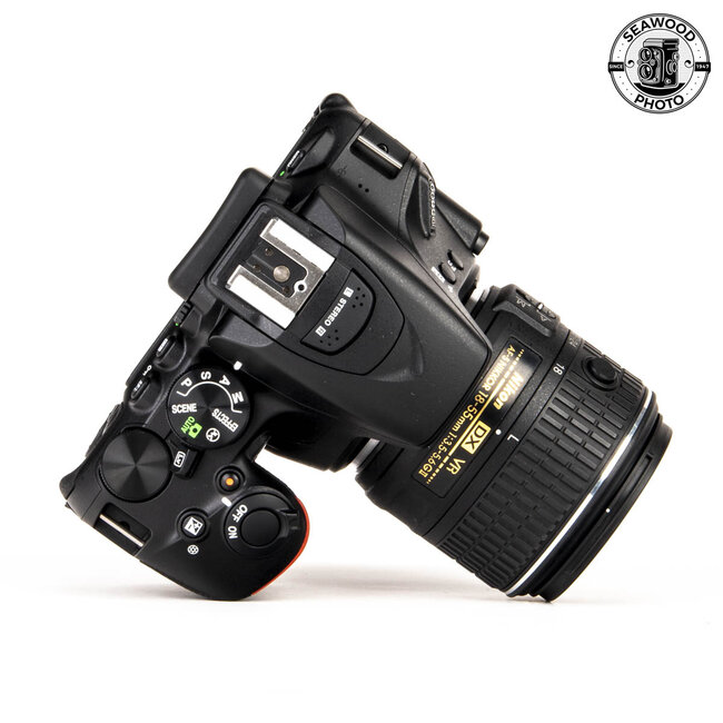 Nikon D5600 w/ 18-55mm f3.5-5.6G II LIKE NEW