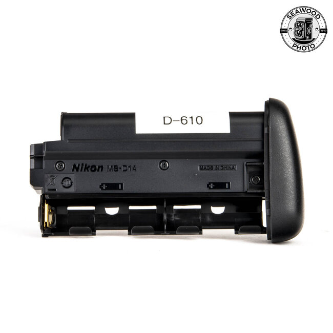 Nikon D610 Battery Holder AA MS-D14 w/Pouch  EXCELLENT