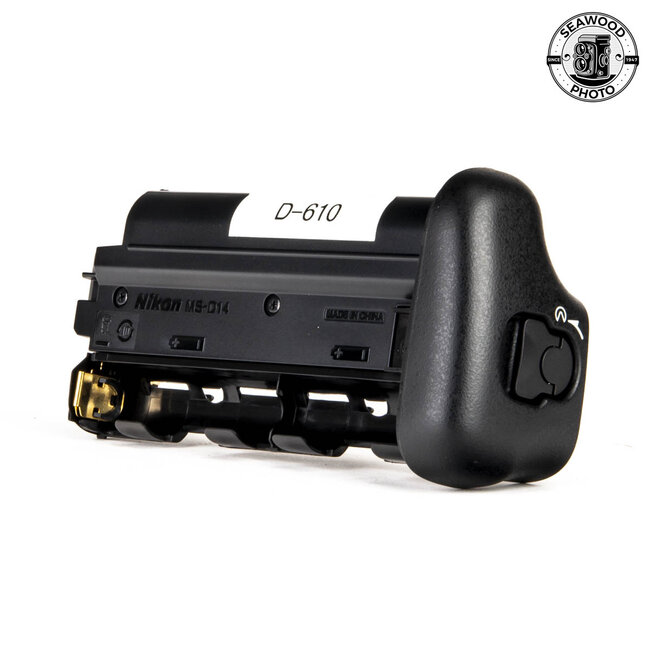 Nikon D610 Battery Holder AA MS-D14 w/Pouch  EXCELLENT