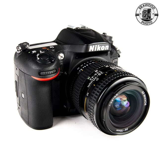Nikon D7200 24.2mp w/Nikkor 28-70mm f/3.5-4.5 EXCELLENT