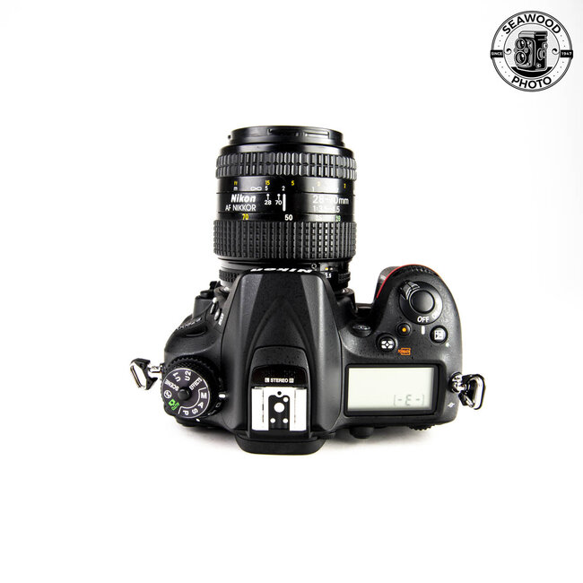 Nikon D7200 24.2mp w/Nikkor 28-70mm f/3.5-4.5 EXCELLENT