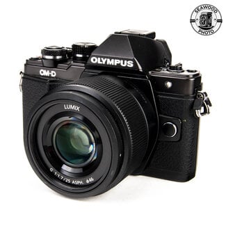 Olympus Olympus OM-D E-M10 II w/ Lumix G 25mm F1.7 GOOD+