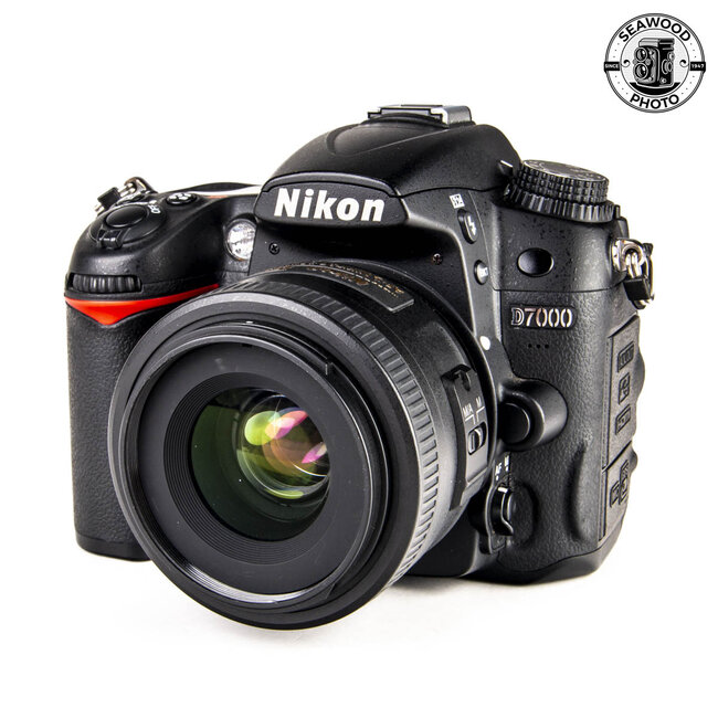 Nikon D7000 16.2MP w/ 35mm f1.8G DX GOOD+
