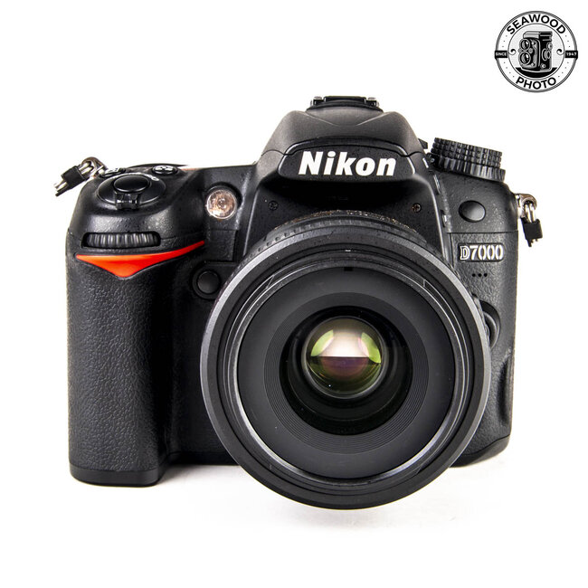 Nikon D7000 16.2MP w/ 35mm f1.8G DX GOOD+