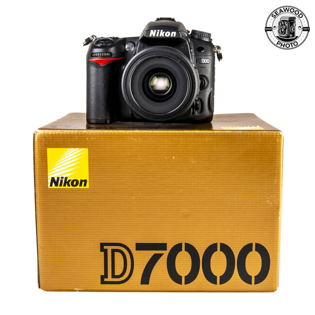 Nikon D7000 16.2MP w/ 35mm f1.8G DX GOOD+
