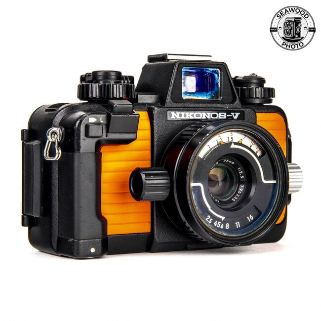 Nikonos V Amphibious Camera w/Nikkor 35mm f/2.5 GOOD+