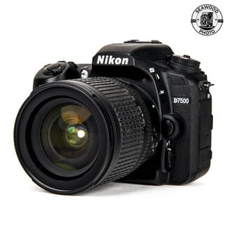 Nikon Nikon D7500 w/18-135mm f3.5-5.6 ED DX GOOD