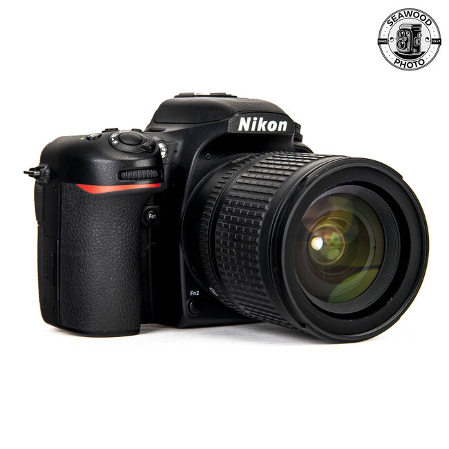 Nikon D7500 w/18-135mm f3.5-5.6 ED DX GOOD