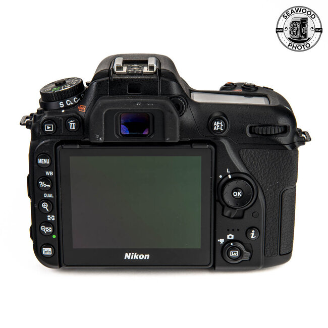 Nikon D7500 w/18-135mm f3.5-5.6 ED DX GOOD