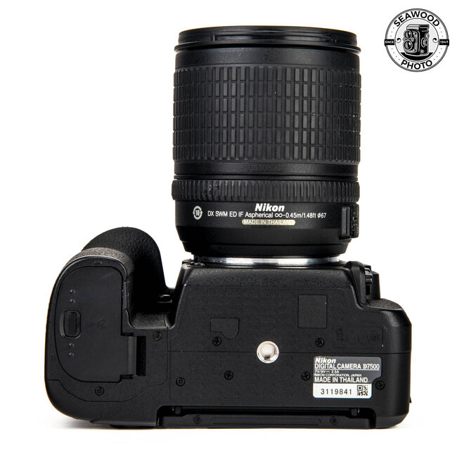 Nikon D7500 w/18-135mm f3.5-5.6 ED DX GOOD