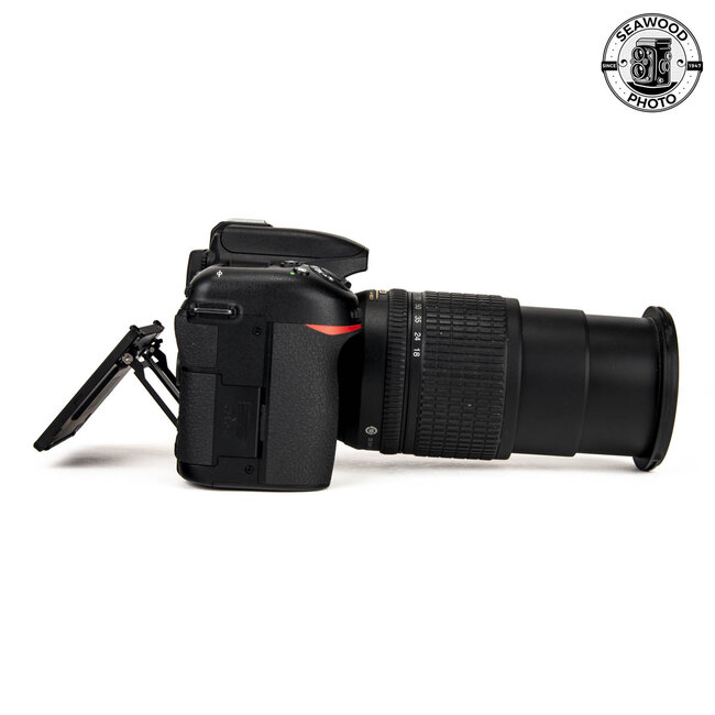 Nikon D7500 w/18-135mm f3.5-5.6 ED DX GOOD