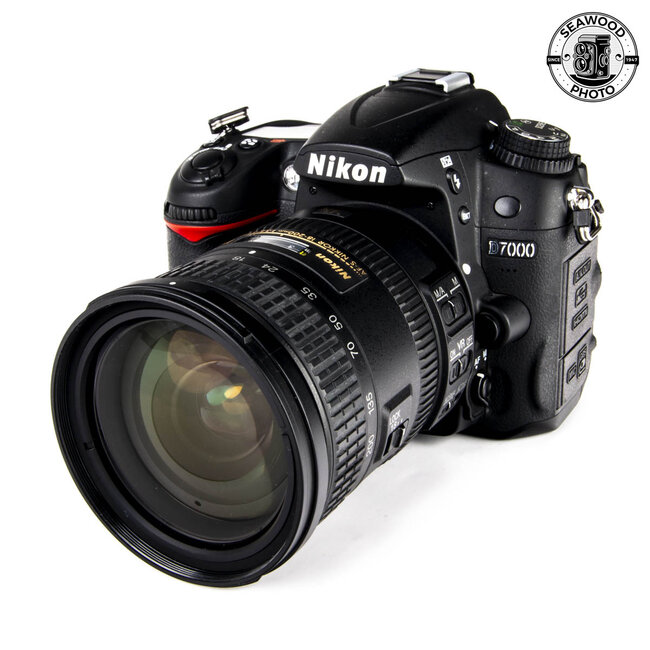 Nikon D7000 16 MP w/18-200mm f/3.5-5.6 (LOW SHUTTER) GOOD+