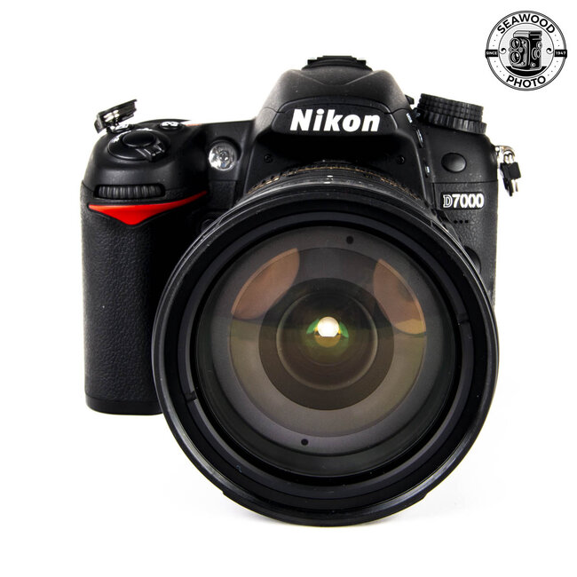Nikon D7000 16 MP w/18-200mm f/3.5-5.6 (LOW SHUTTER) GOOD+
