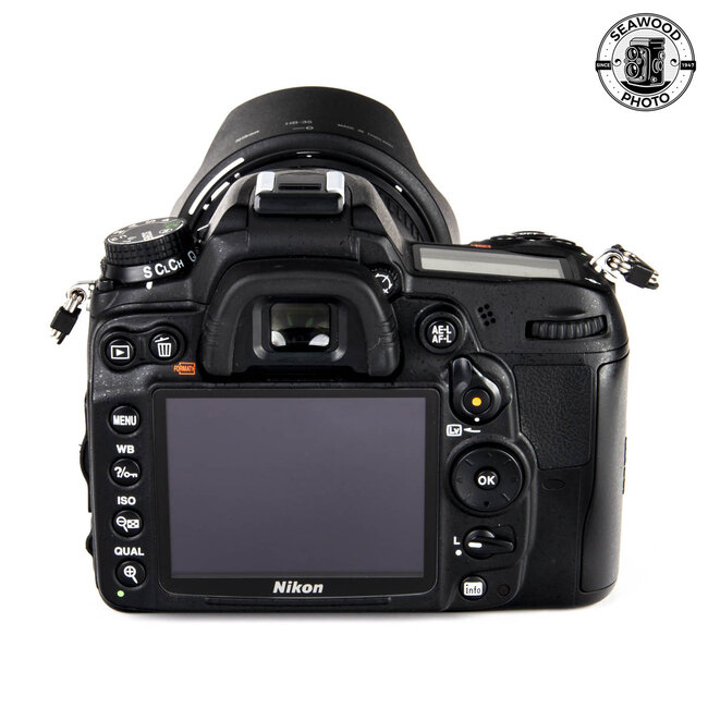 Nikon D7000 16 MP w/18-200mm f/3.5-5.6 (LOW SHUTTER) GOOD+