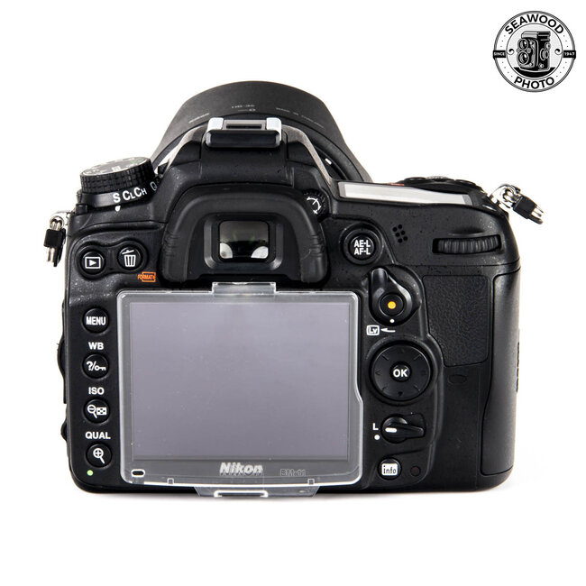 Nikon D7000 16 MP w/18-200mm f/3.5-5.6 (LOW SHUTTER) GOOD+