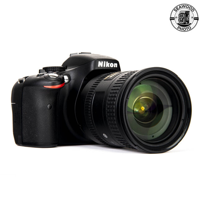Nikon D5100 w/18-200mm f/3.5-5.6 (LOW SHUTTER) EXCELLENT