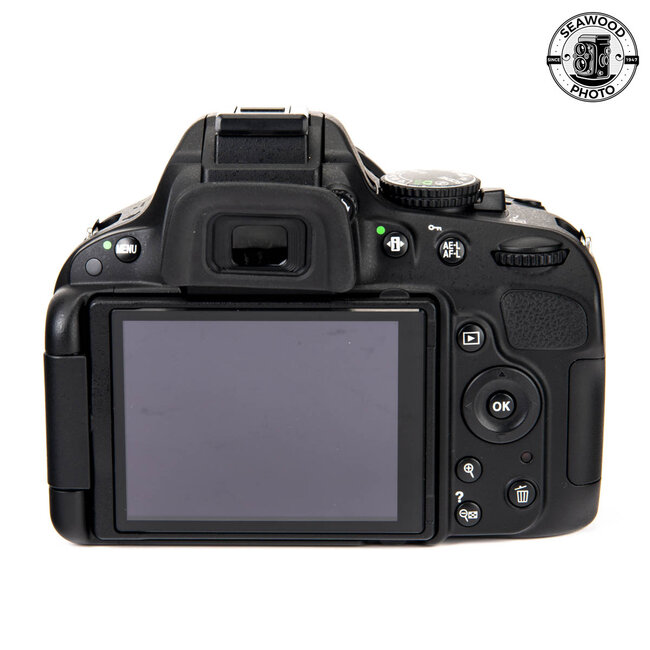 Nikon D5100 w/18-200mm f/3.5-5.6 (LOW SHUTTER) EXCELLENT