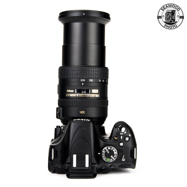 Nikon D5100 w/18-200mm f/3.5-5.6 (LOW SHUTTER) EXCELLENT