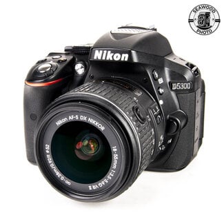 Nikon Nikon D5300 w/ 2 Lens Kit GOOD+