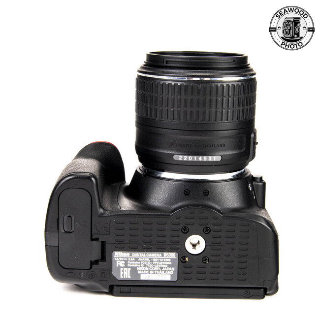 Nikon D5300 w/ 2 Lens Kit GOOD+