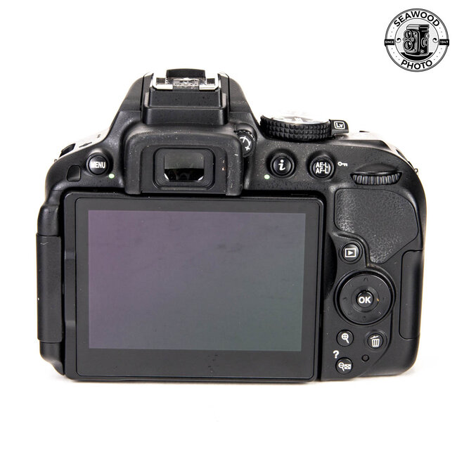 Nikon D5300 w/ 2 Lens Kit GOOD+