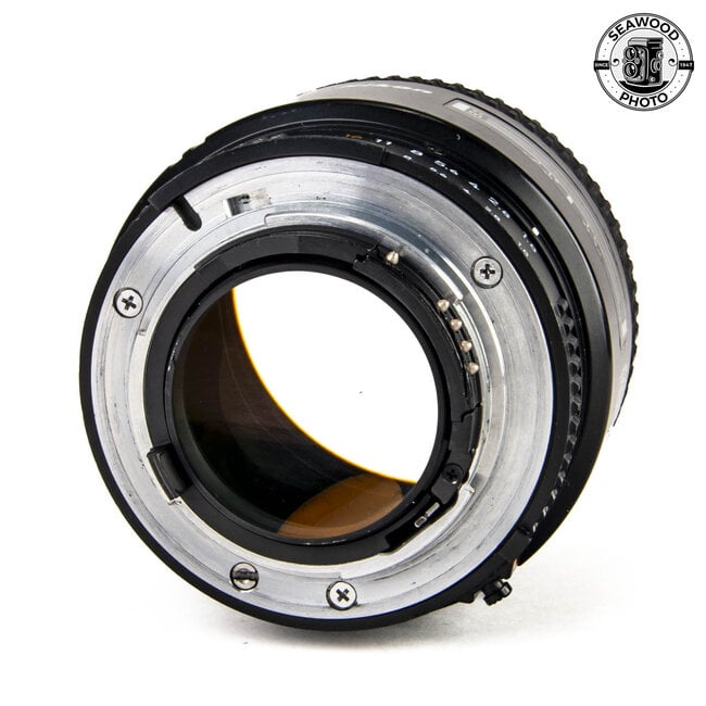 Nikon AF Nikkor 85mm f/1.8 GOOD