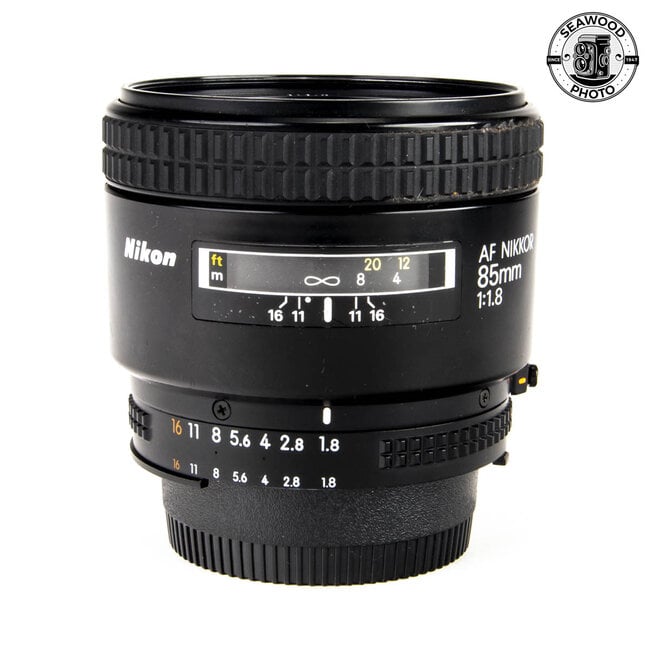 Nikon AF Nikkor 85mm f/1.8 GOOD