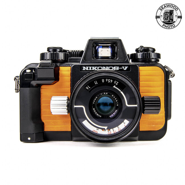 Nikonos V w/ Nikkor 35mm f/2.5 GOOD+
