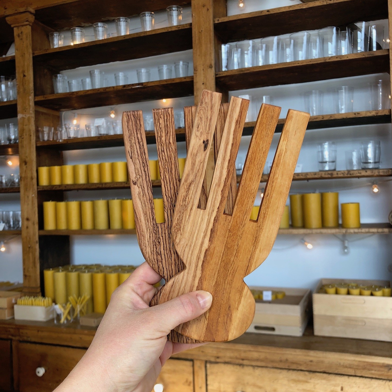 Olivewood Salad Tossing Hand Claws - 8"