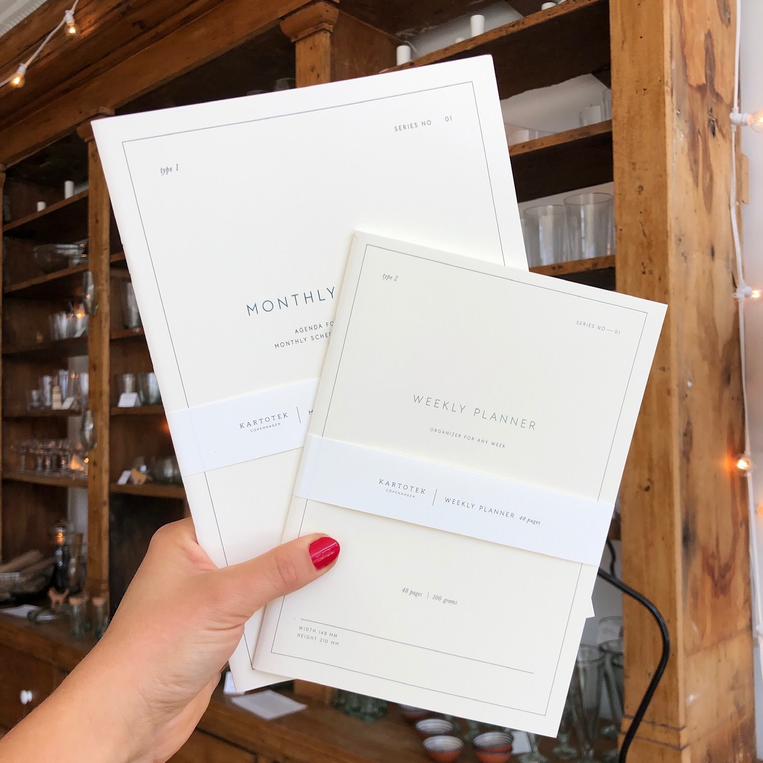 Simple Danish Monthly Planner Notebook - 7x10"