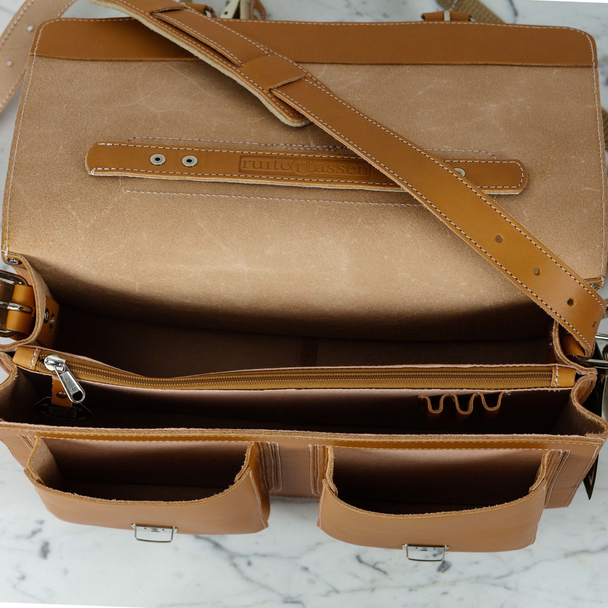 Ruitertassen Natural Leather Satchel - Convertible Shoulder or Backpack Straps - 2 Compartments