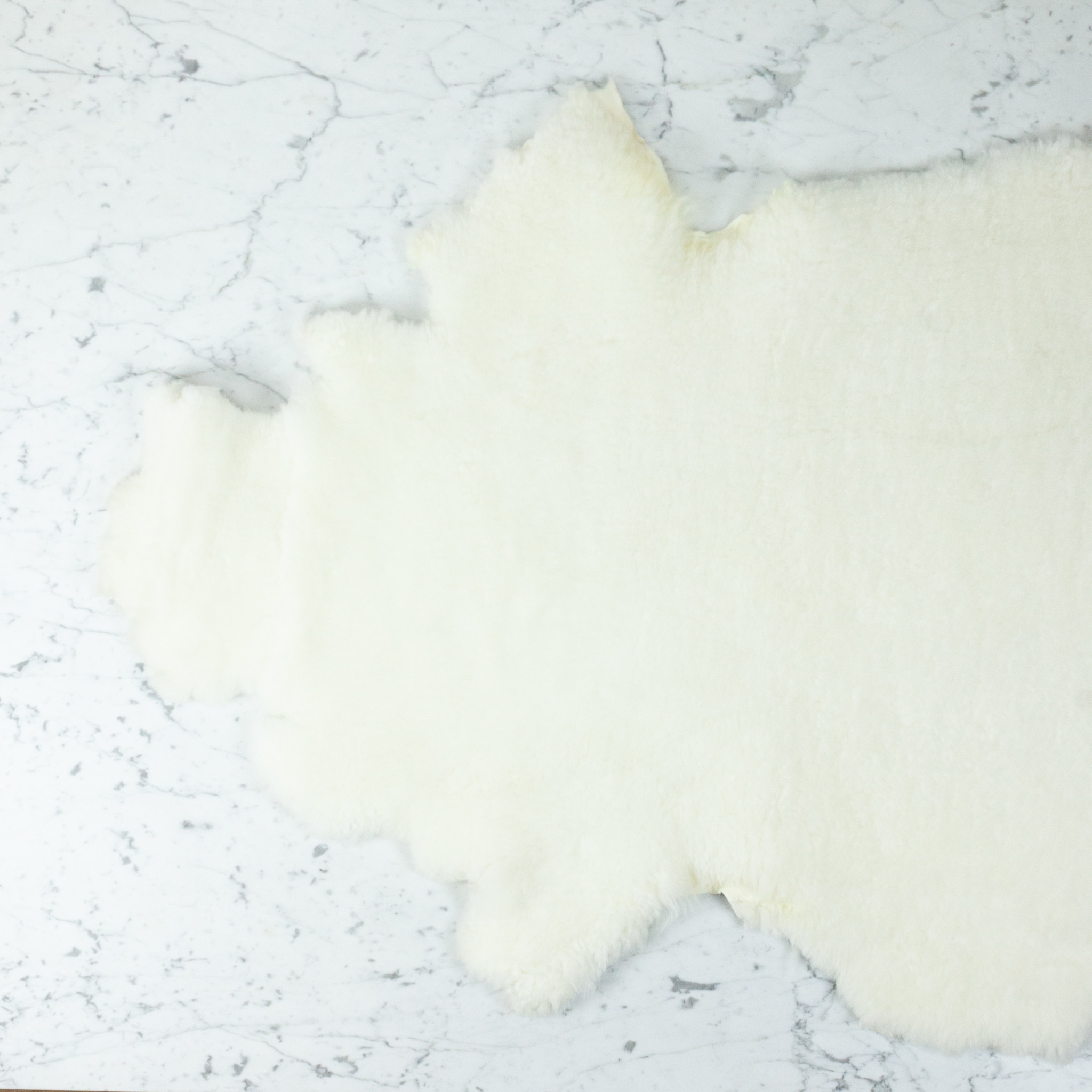 Farmhouse Large New Zealand Sheepskin - Short Ivory Fleece