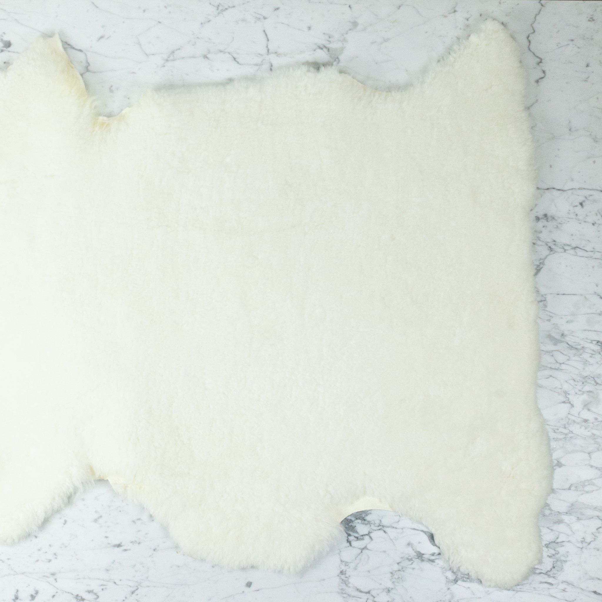 Farmhouse Large New Zealand Sheepskin - Short Ivory Fleece