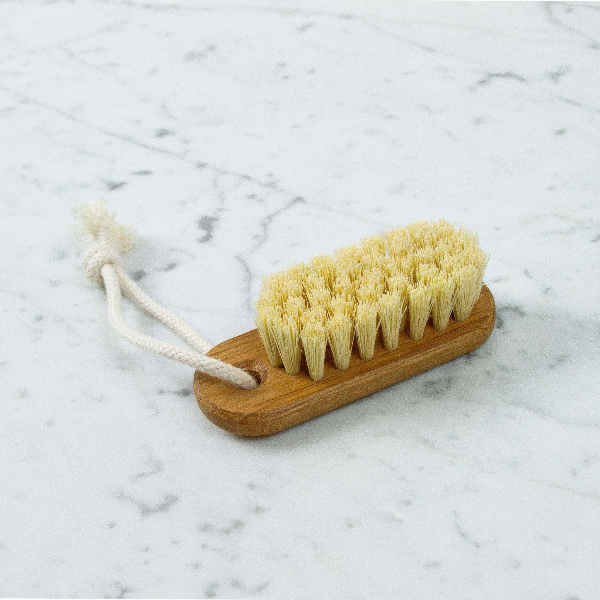 Iris Hantverk Swedish Lovisa Oiled Oak Nail Brush on Rope