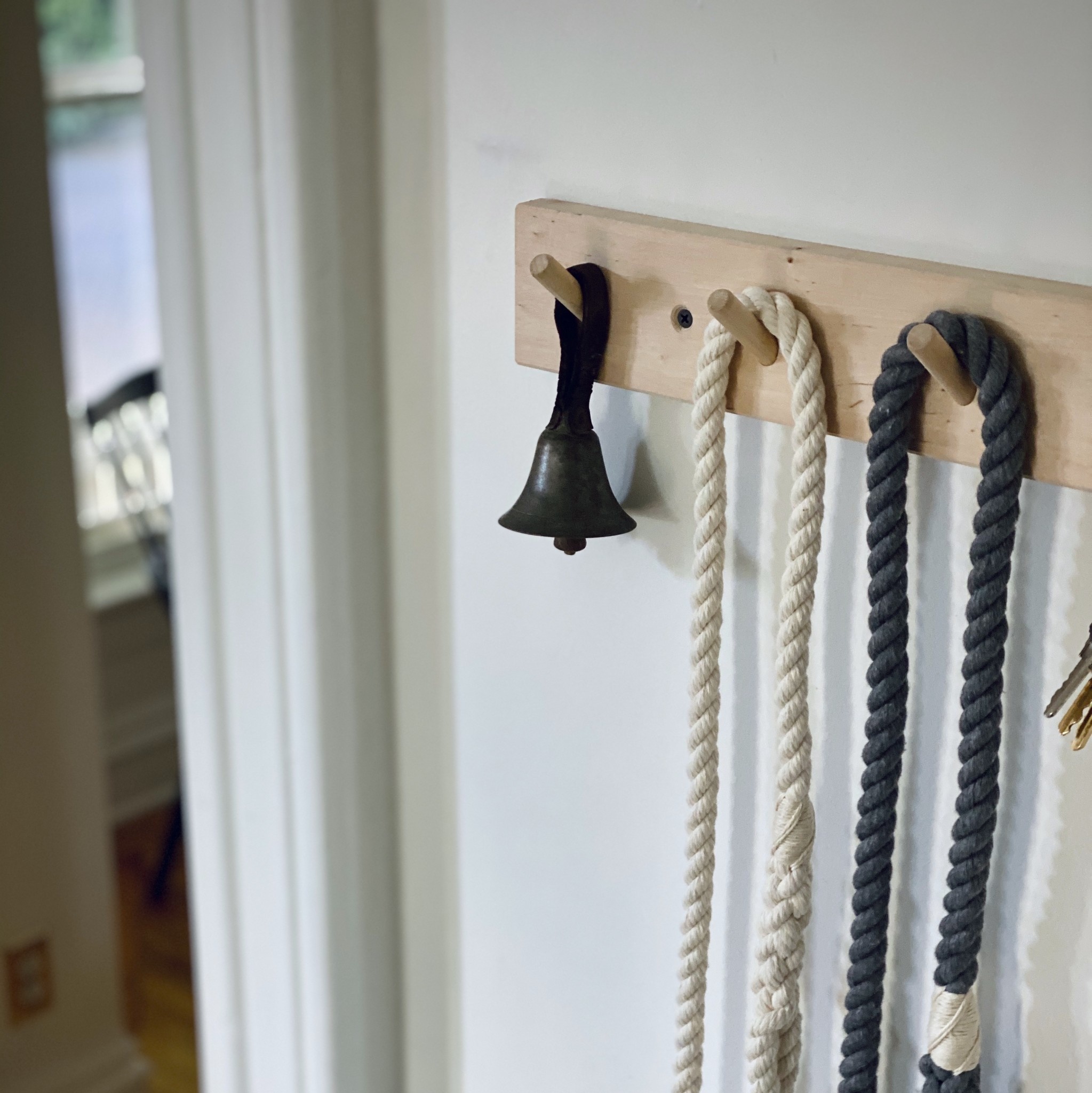 Iris Hantverk Swedish Birch Peg Rack with 4 Pegs - 15"