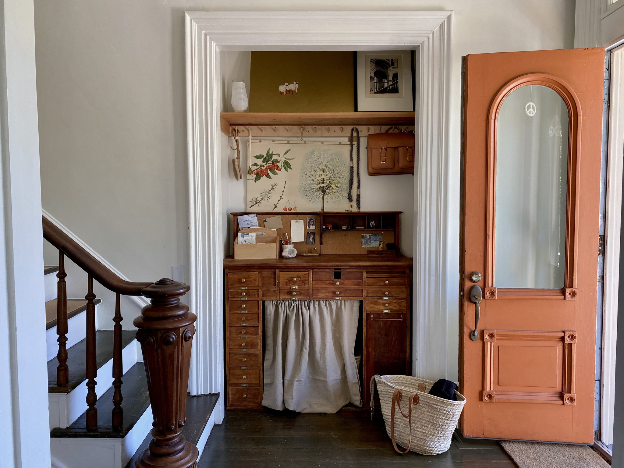 https://cdn.shoplightspeed.com/shops/625731/files/37894293/the-foundry-home-goods-entryway-organization.jpg