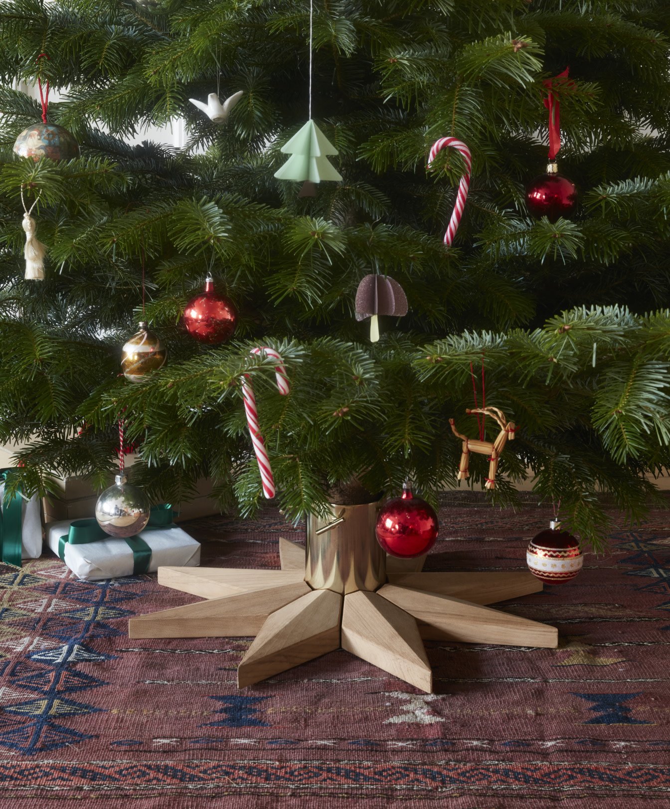 Skagerak Star Christmas Tree Base - Teak