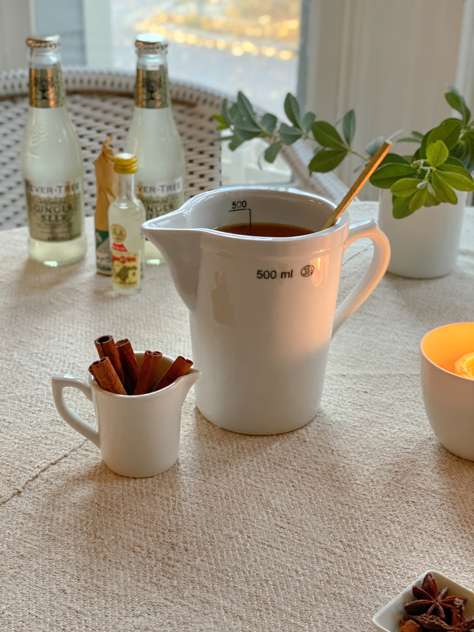 Jizerska Laboratory Porcelanka Laboratory Porcelain Heavy Handled Pitcher - 50 ml