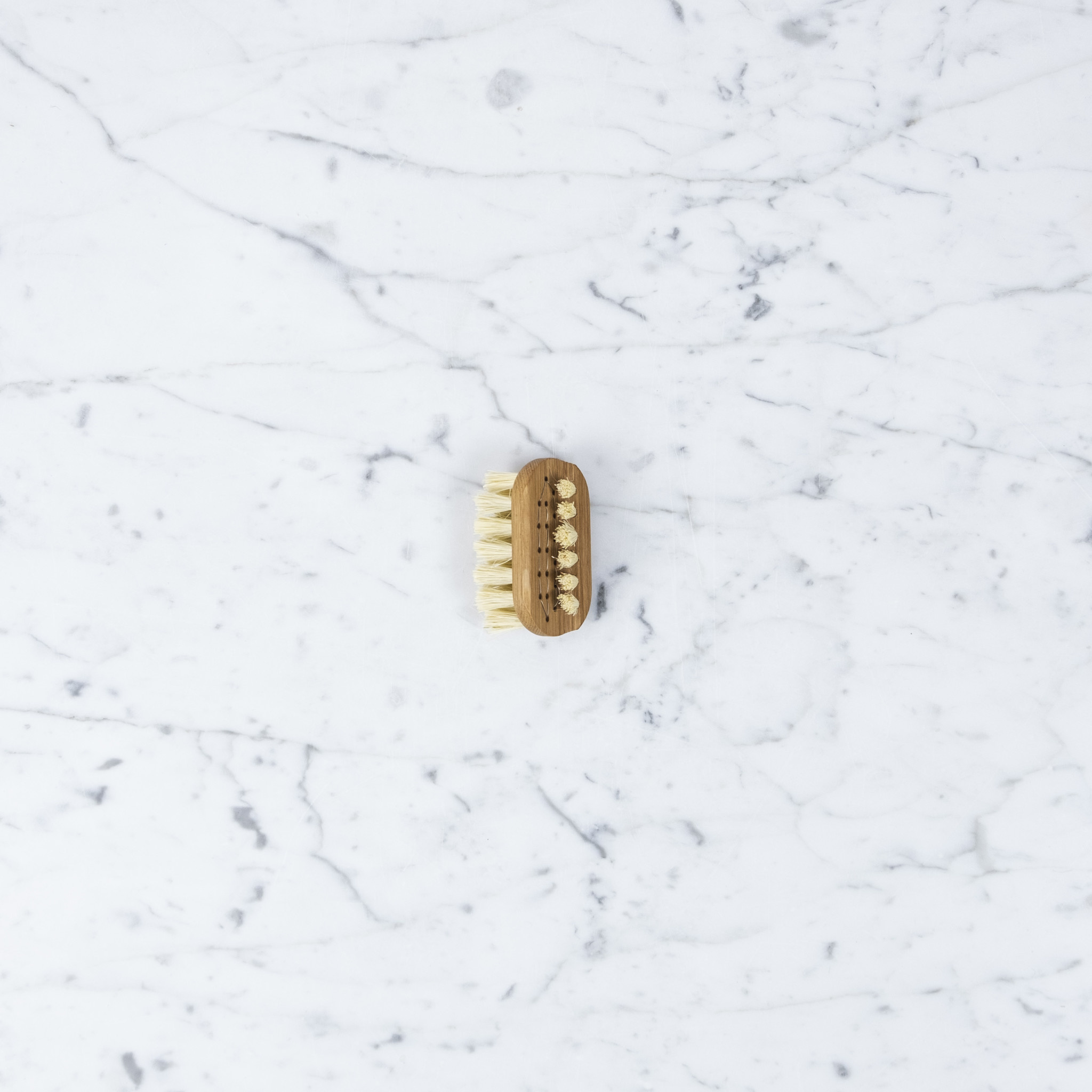 Iris Hantverk Swedish Oiled Oak Two Sided Mini Nail Brush