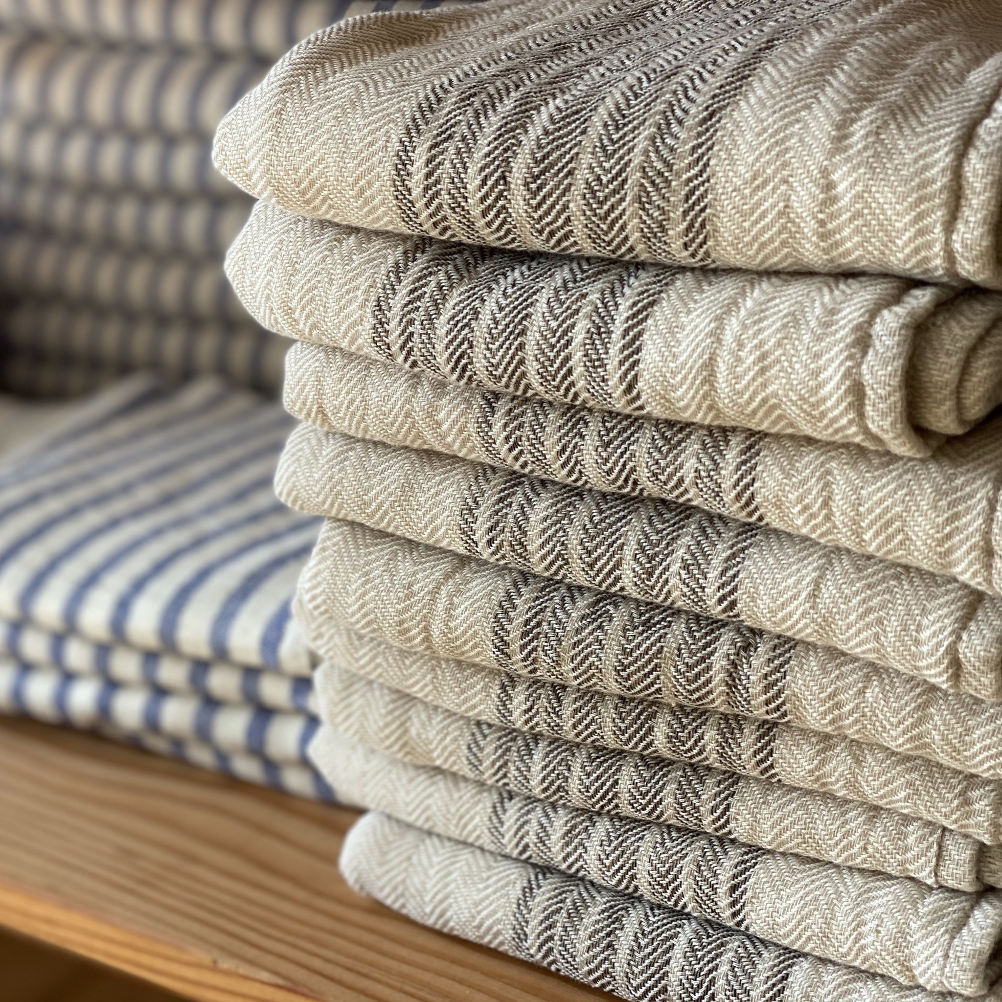 Japanese Linen Stripe Hand Towel – Black/Grey