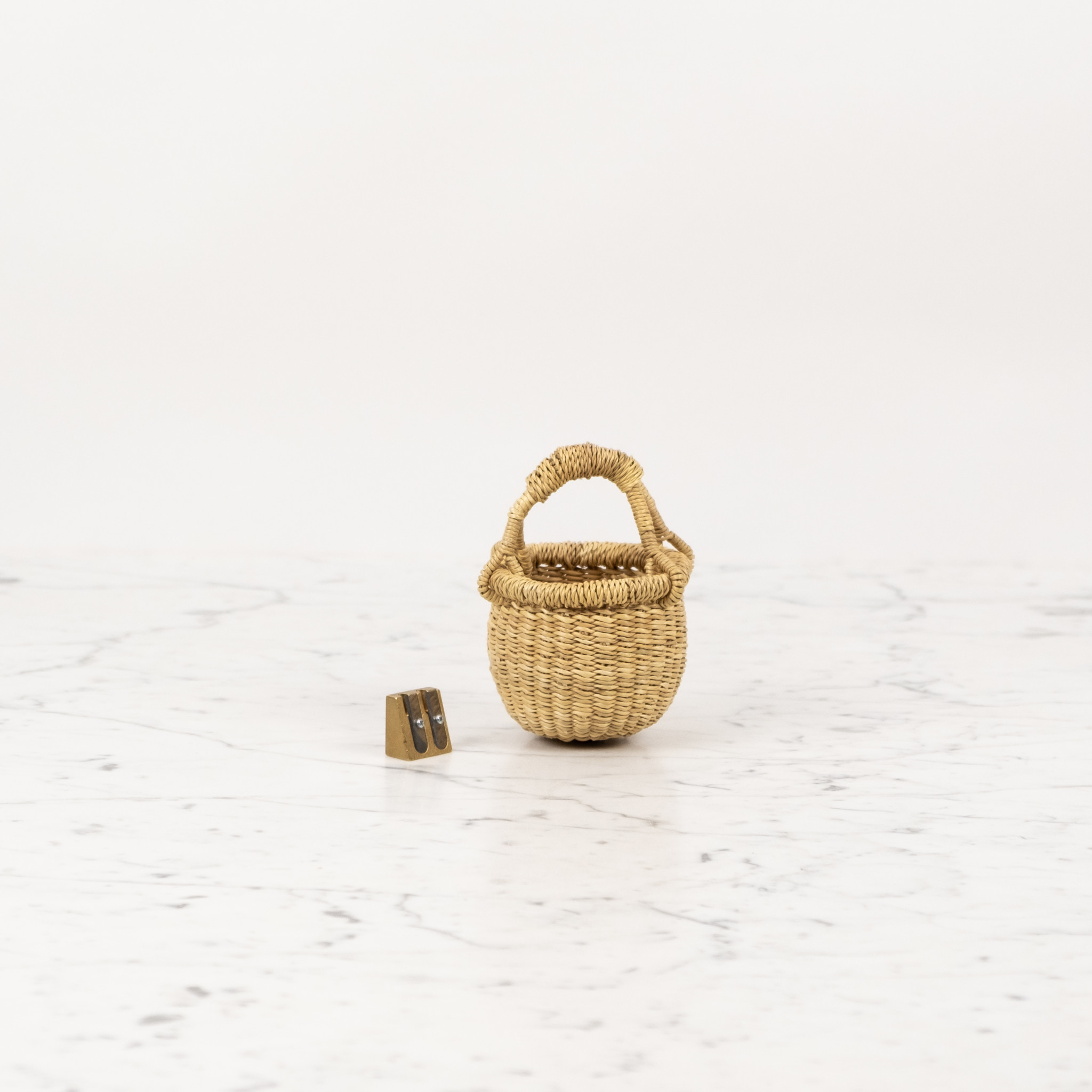 Teeny Tiny Grass Bolga Basket with Handle - 4"