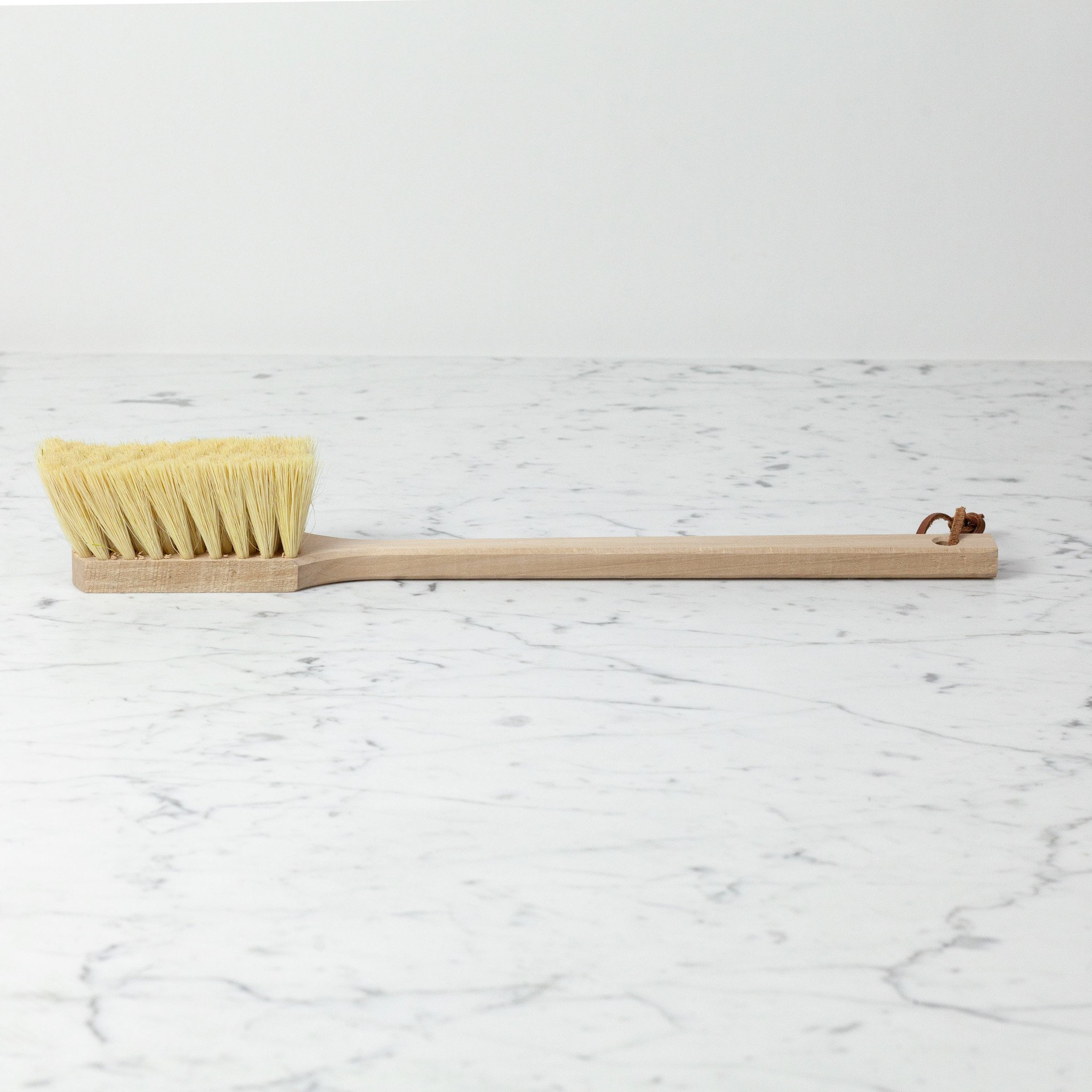 10 Deck Brush - Soft Scrubbing Liquid Retention Tampico (cream)
