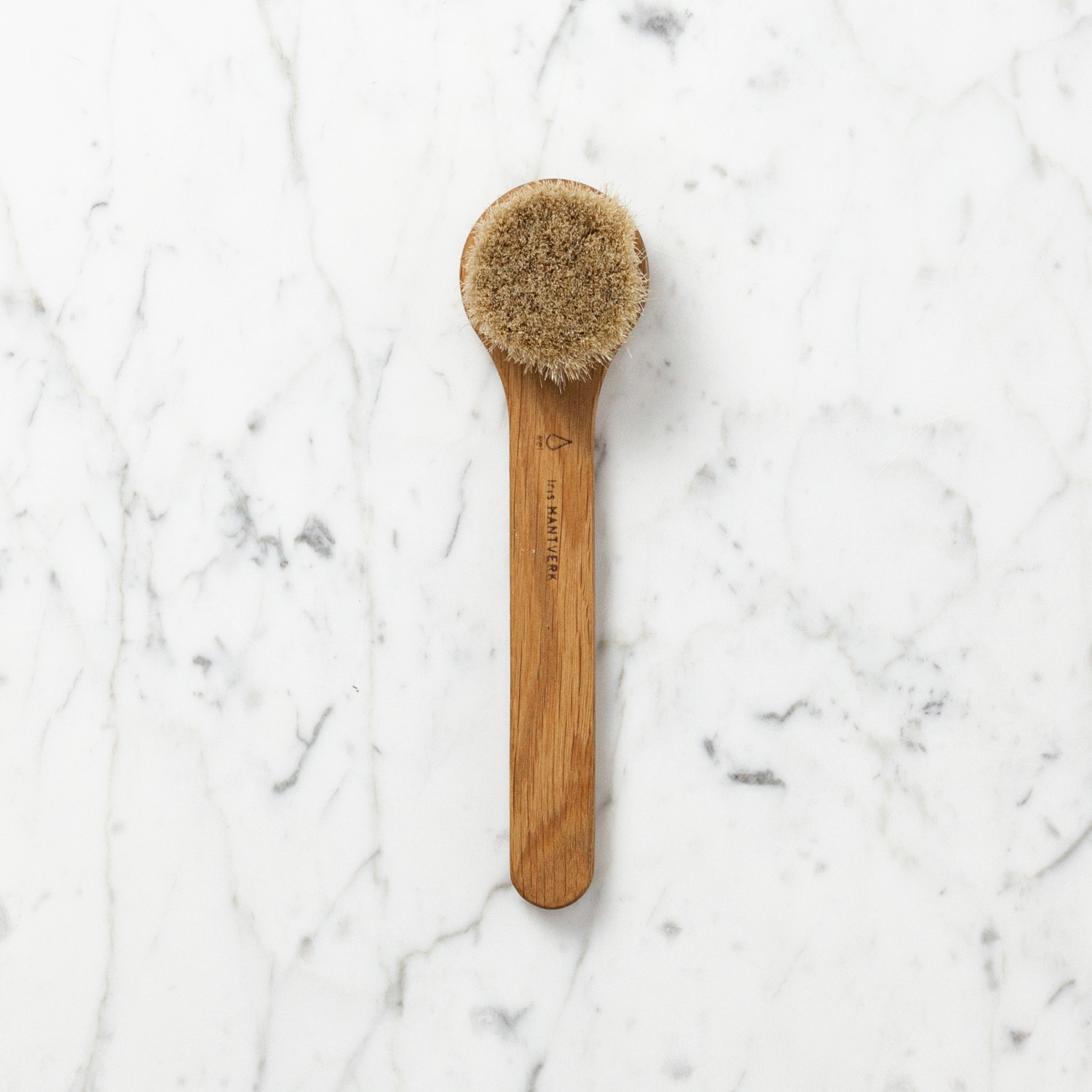 Iris Hantverk Swedish Horsehair Face Brush - Wet or Dry Use